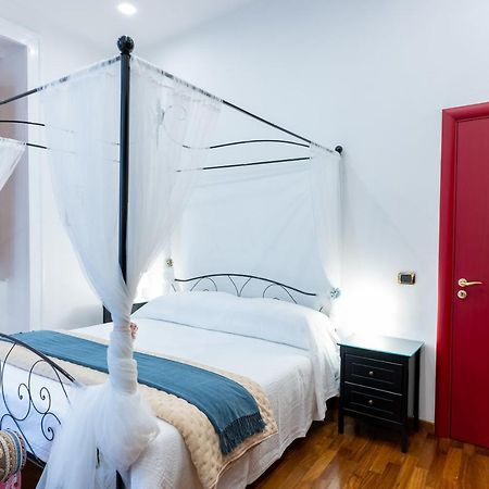 Dimora Del Fico - Appartamento Elegante E Spazioso Naples Luaran gambar