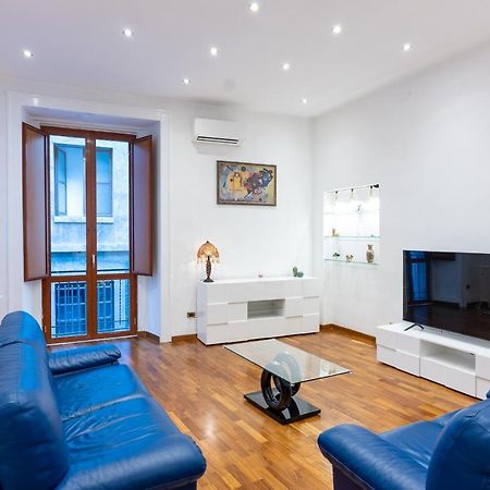 Dimora Del Fico - Appartamento Elegante E Spazioso Naples Luaran gambar