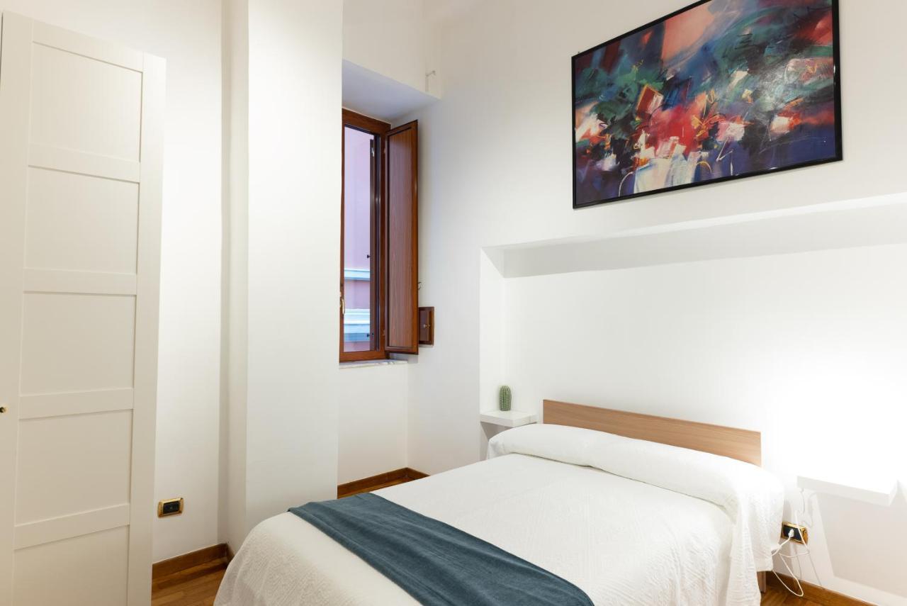 Dimora Del Fico - Appartamento Elegante E Spazioso Naples Luaran gambar