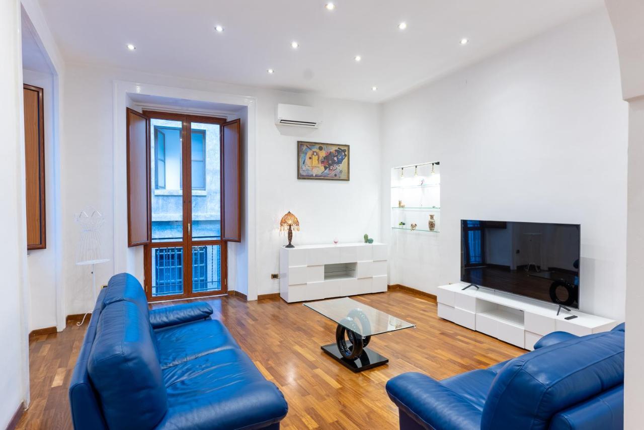 Dimora Del Fico - Appartamento Elegante E Spazioso Naples Luaran gambar